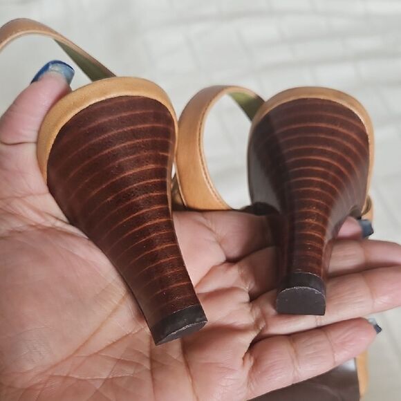 Naturalizer Women's Tan Strappy Sandals - Picture 8 of 16